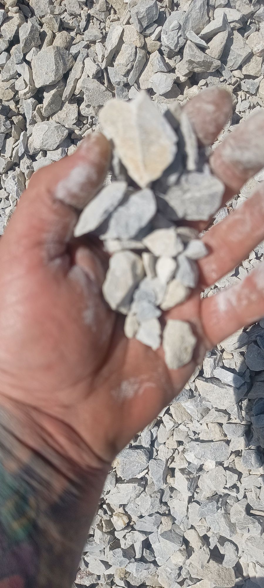 Nisip pietriș pământ hamuca moloz amestec