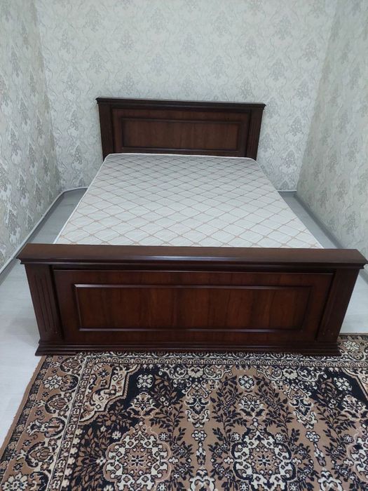 Двуспальная кровать