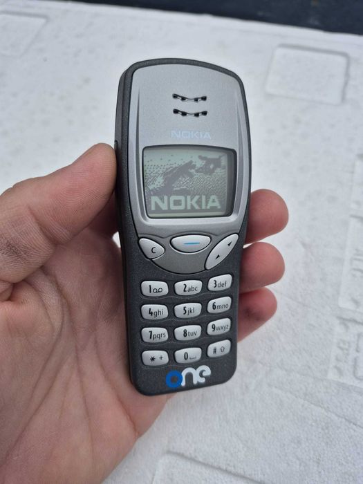 Nokia 3210 impecabil ca NOU