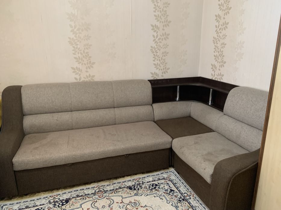 Диван и шкаф для одежды