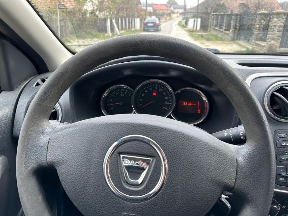 Dacia sandero fabricatie luna 11 an 2014 cu motor 0.9l benzină,