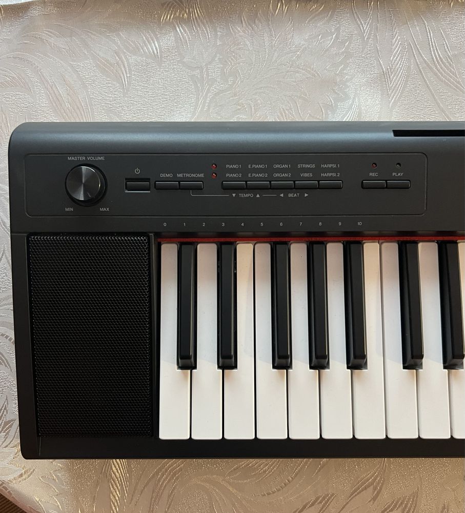 Pian Digital Portabil Yamaha NP 12 Husa si Stativ