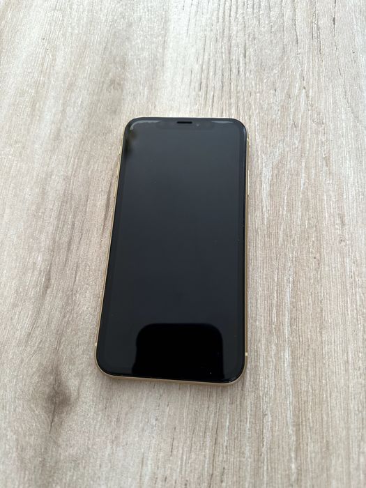 iPhone XR 128GB galben, resetat la setările din fabrică, deblocat