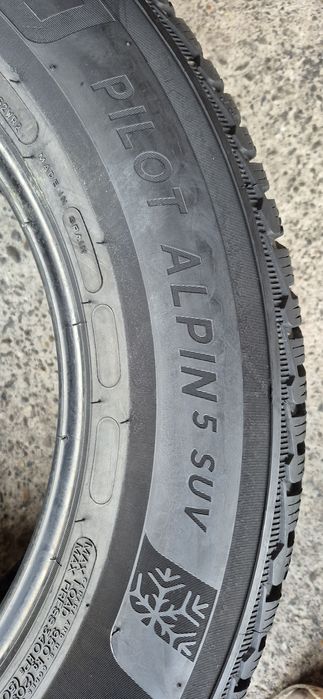 4 anvelope iarna Michelin 225/65/17.Pretul este pe bucata.