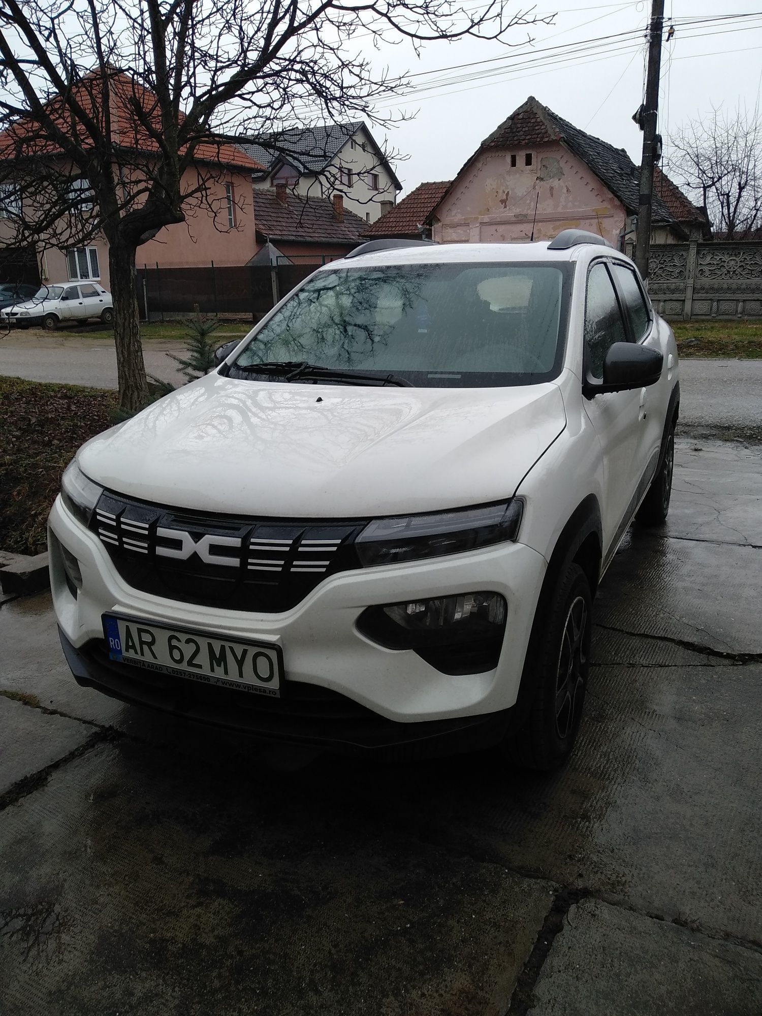 Vând Dacia Spring din Aprilie 2023 , electric, aproximativ 2000 km rul