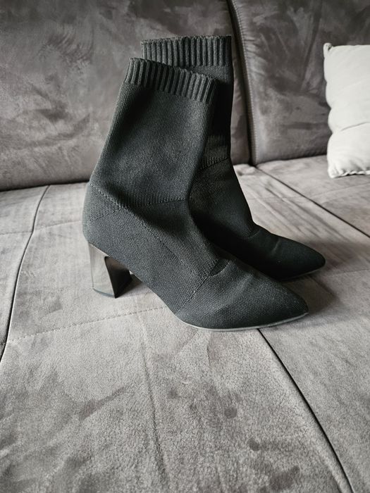 Дамски боти с еластичен ботуш