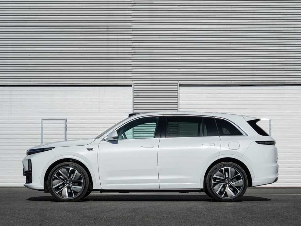 Гибридный автомобиль Li L7 HYBRID
