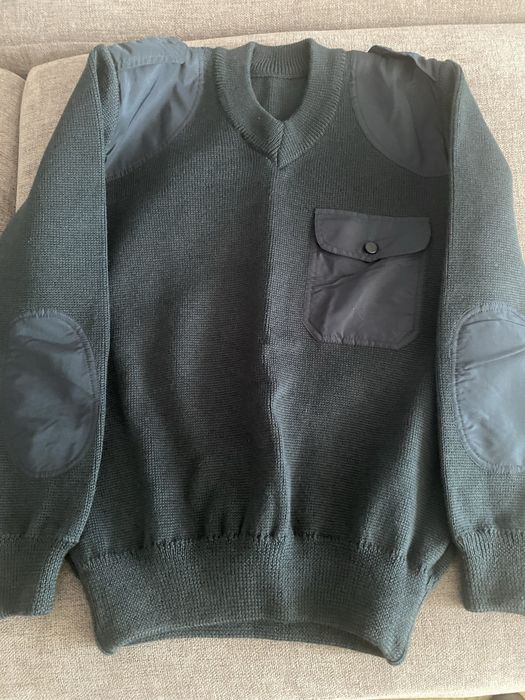 Свитер цвета полыни