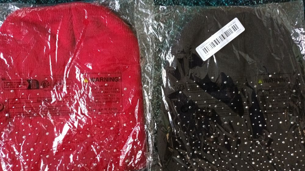 Căciuli cu ștrasuri