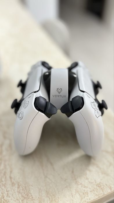 Ps5 slim digital cu 2 controllere si suport incarcare