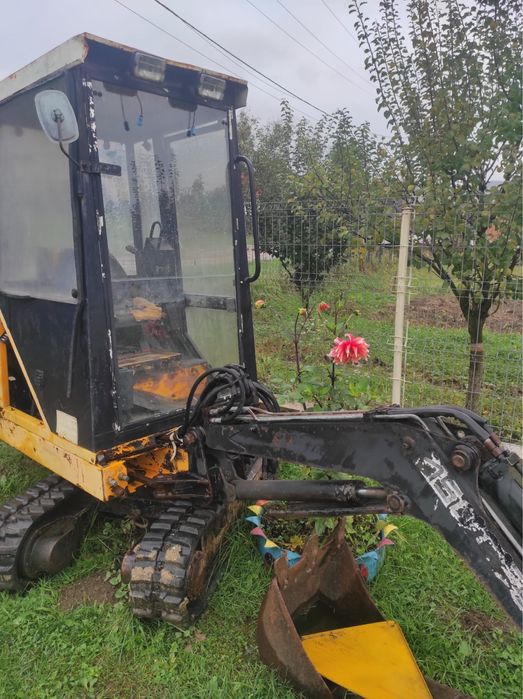 mini excavator kubota motor in trei pistoate