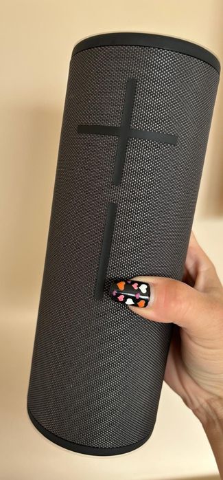 Vând boxă portabilă Logitech MegaBoom 3