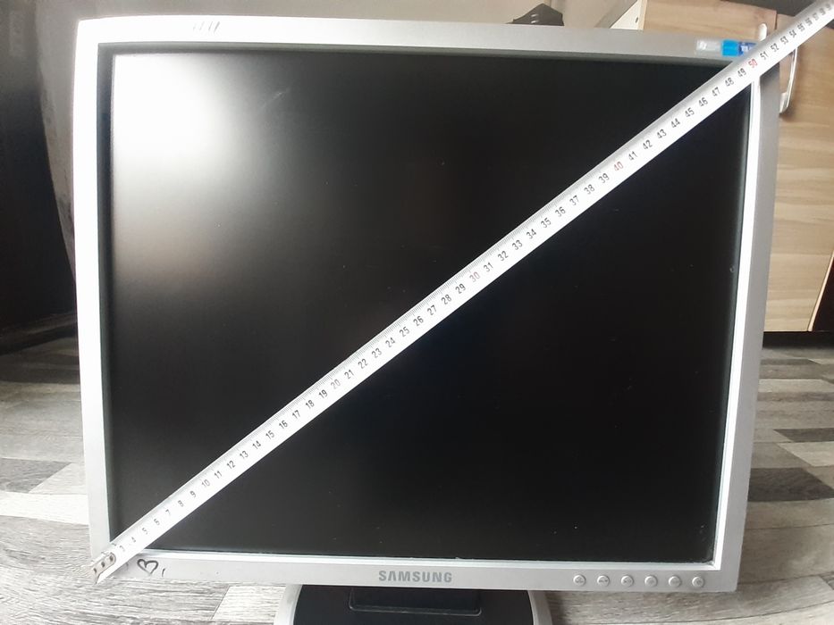 Монитор samsung 47см. диагональ