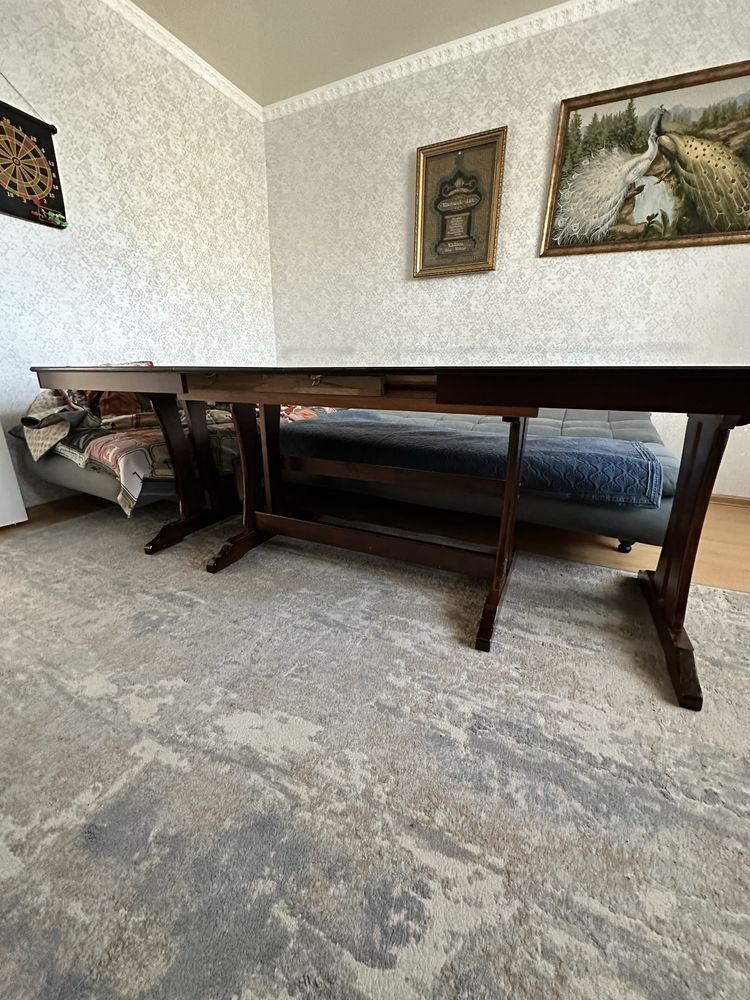 Продам стол и 8 стульев