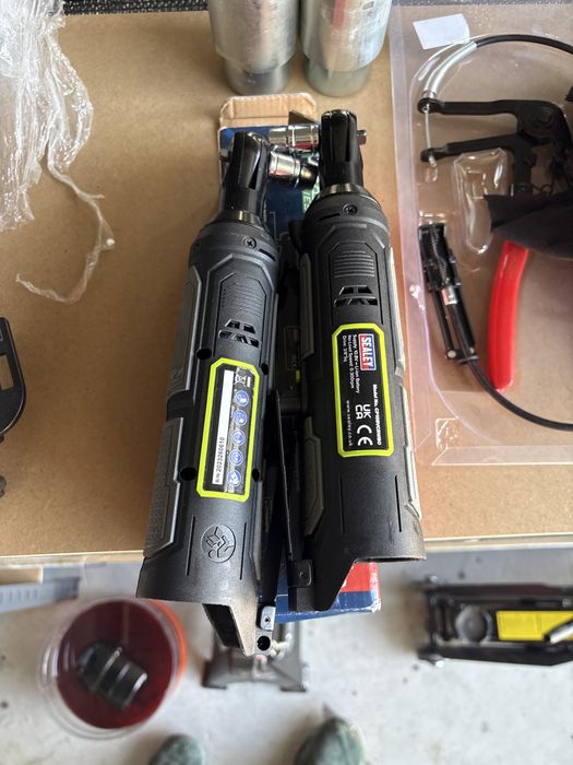 Акумулаторна тресчотка 3/8