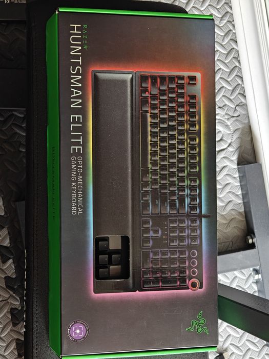 Razer Huntsman Elite Чисто Нова Неразопакована