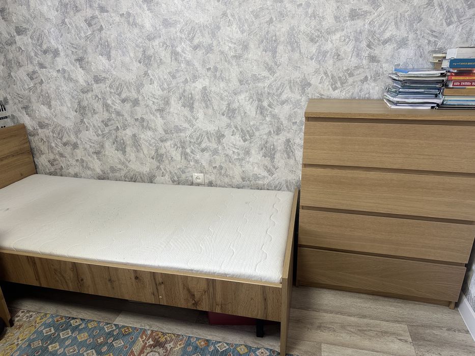 Кровать с матрасом