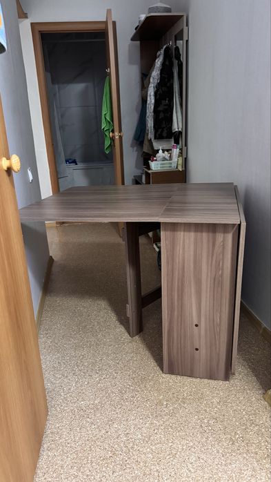 Продам стол книжку