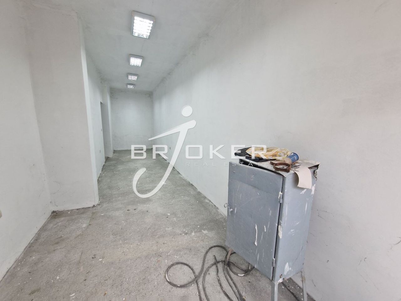 Продава се Магазин в Хасково, Хисаря - 161 кв.м за 380 €/кв.м - Снимка #2