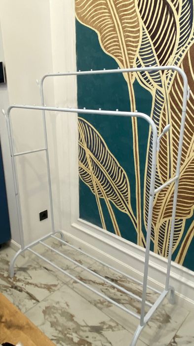 Продам вешалку белый цвет