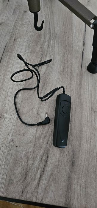 Vând apart foto video Canon 2000d