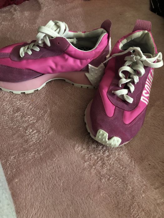 Adidasi Dsquared foarte buna îi livrez decat prin posta