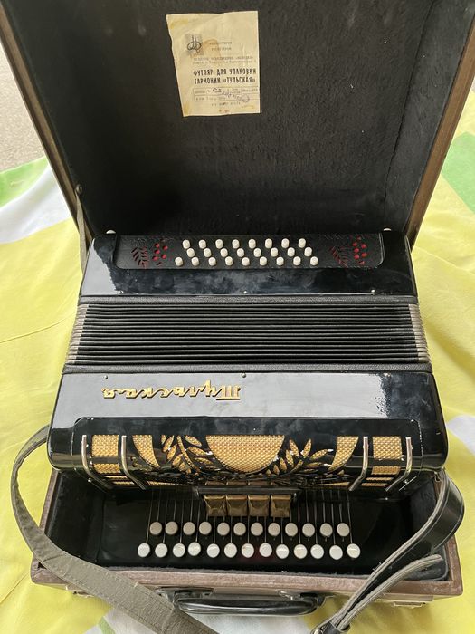 Гармонь в отличном состоянии, чистое звучание.