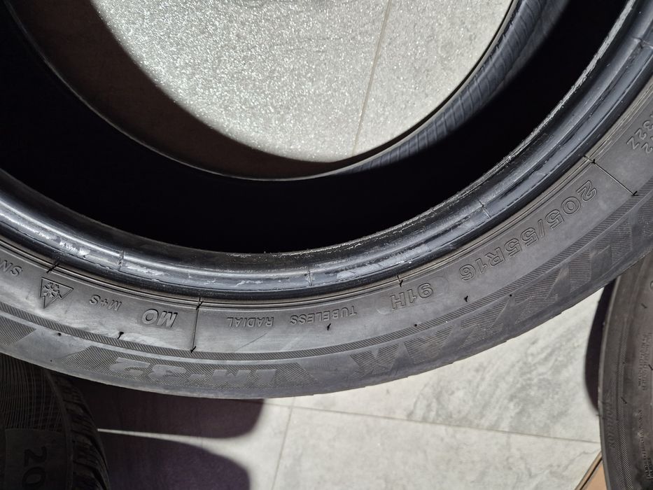 Vând cauciucuri 205/55/16 M+S 2 seturi diferite imp Germania