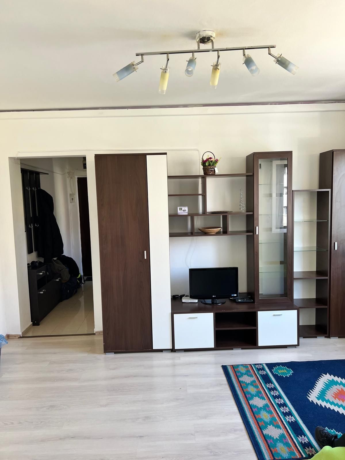 Închiriez apartament 2 camere Ciresica