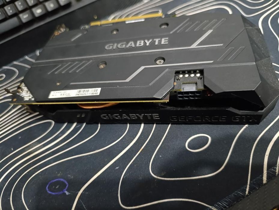 Продавам видео карта Gigabyte GeForce GTX 1660Ti