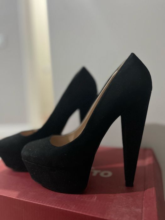 туфли на каблуке с высоким подъёмом