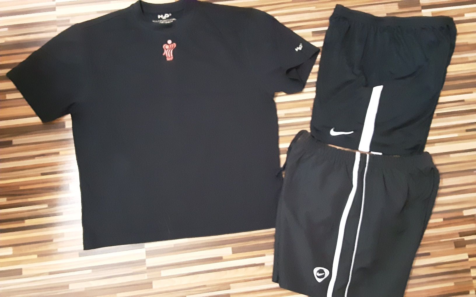 (XL) H20 - Nike оригинални нова тениска(40лв) къси панталони (35-45лв)