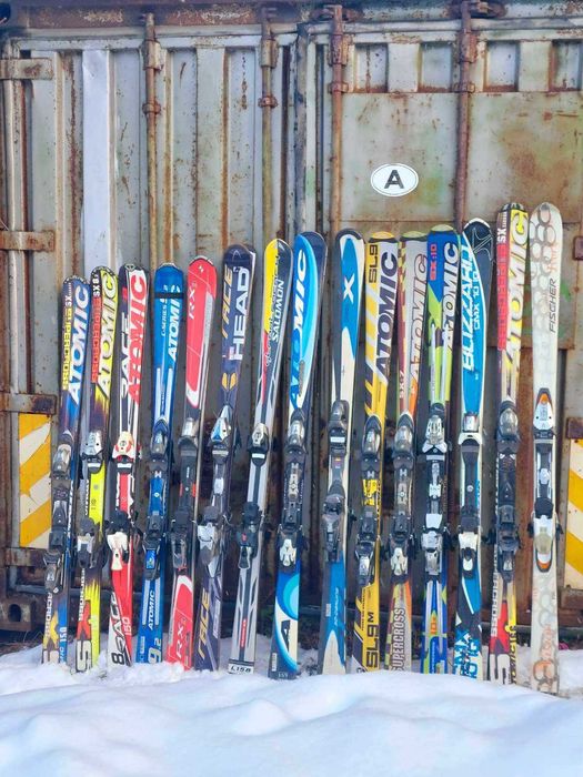 Продавам ски и ски обувки, щеки