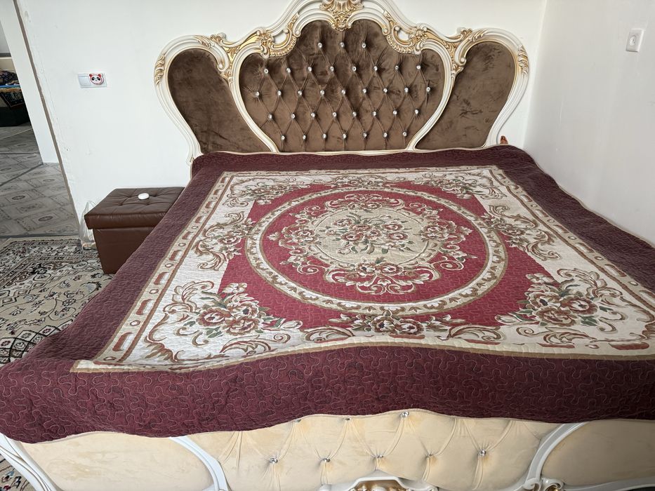 Продам кровать для спальний + матрац+зеркало на весь рост