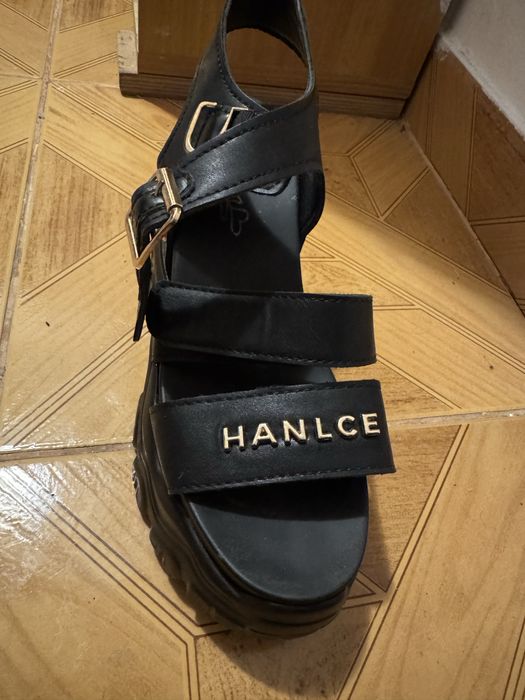 Sandale cu platforma