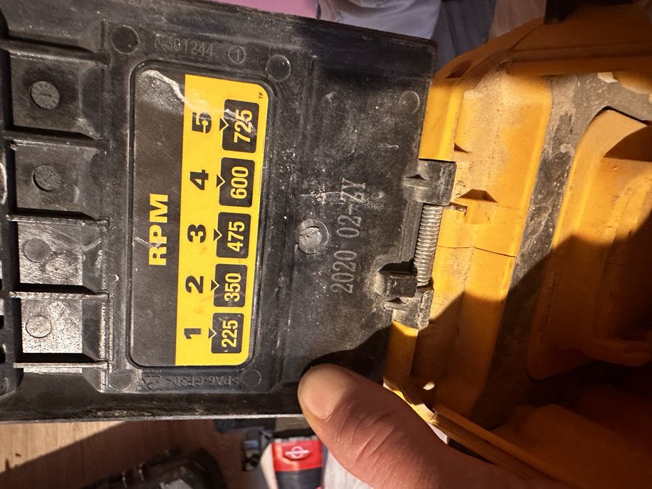 Vand malaxor dewalt DCD 240 N
