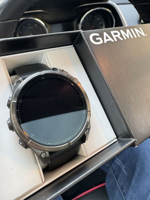 Garmin.    Fenix8.