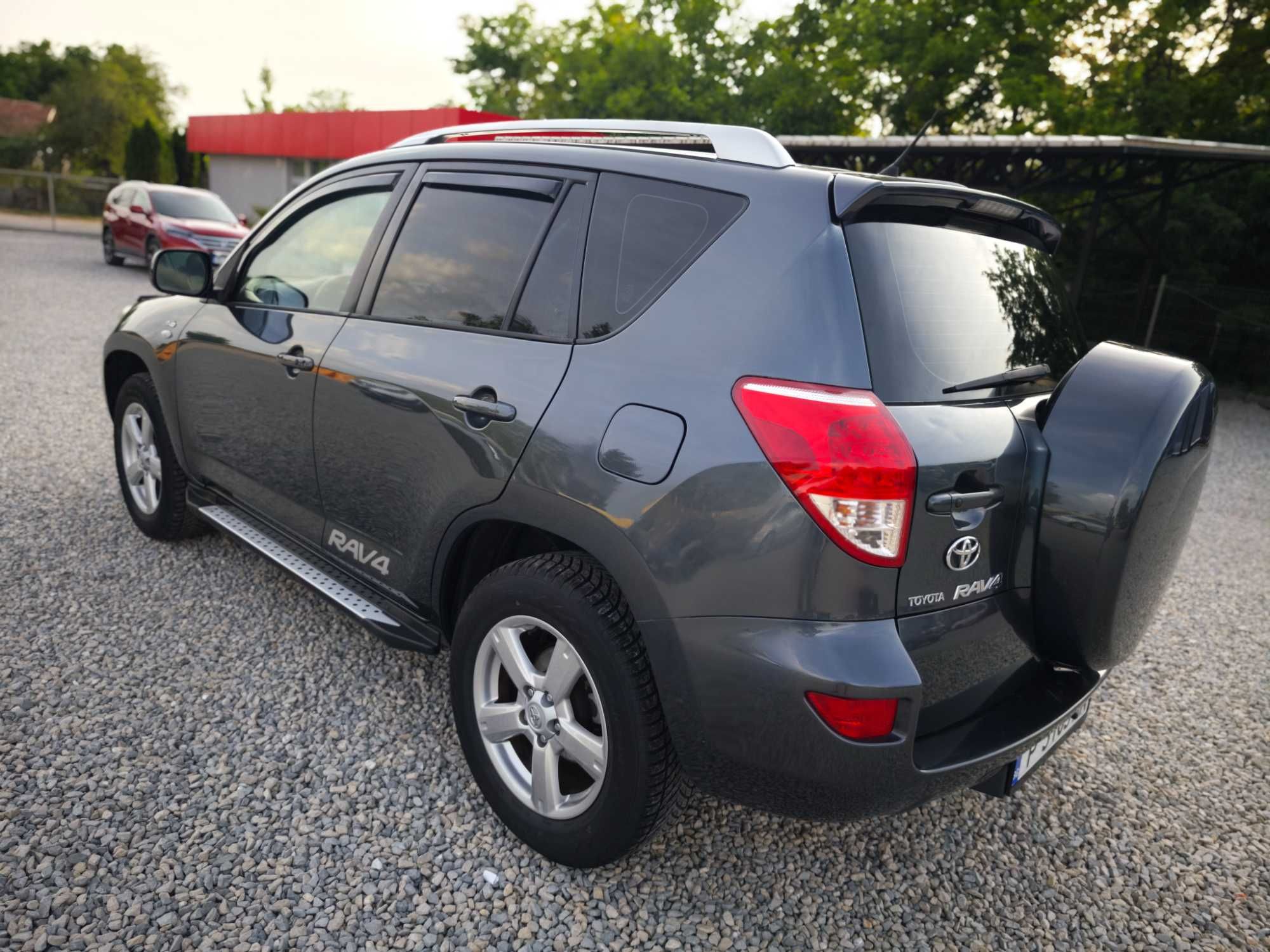 Ролбар/Степен/Рейлинг/Гуми DOT2324/8RAM/8ядрен NAV-BG RAV4