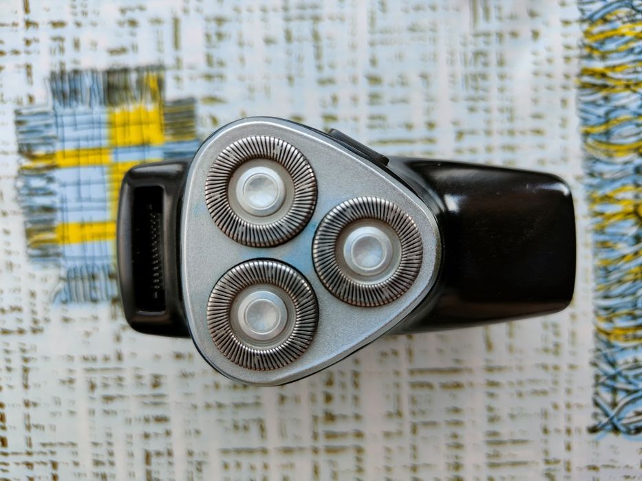 Aparat de ras electric rusesc