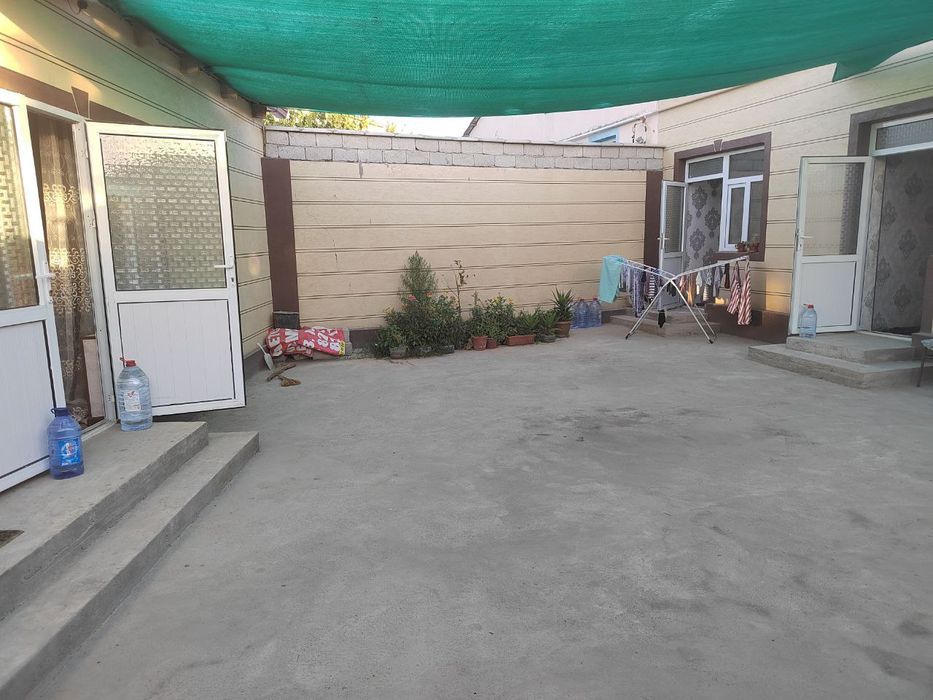 Янгиюл шахарда ховли кирпичнийда