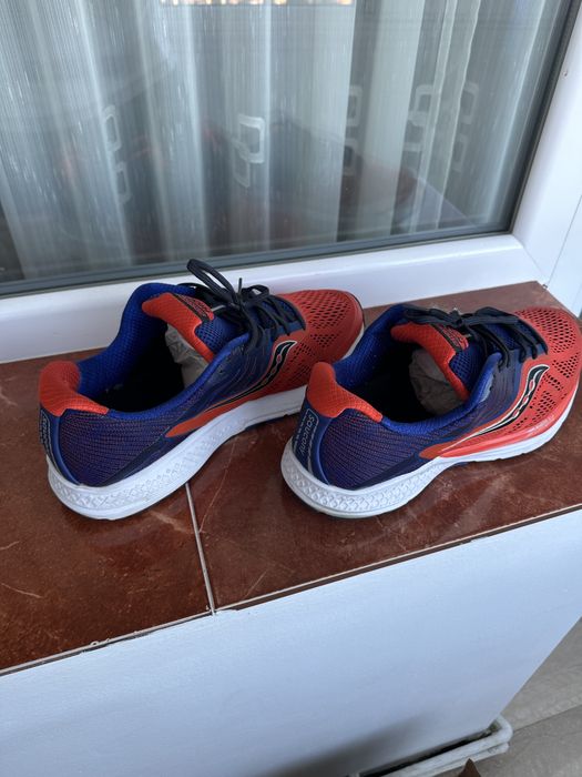 Vand adidasi Saucomy masura 46 , ca noi