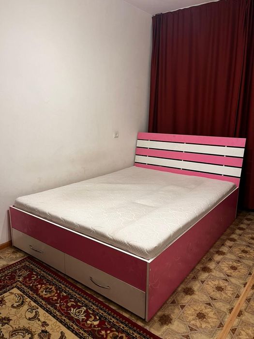 Кровать с матрасом