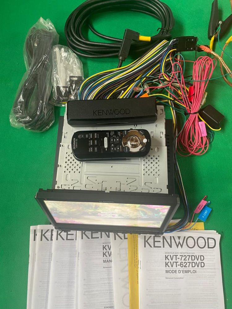 CD player auto/DVD Kenwood KVT 627 ecran retractabil Nou