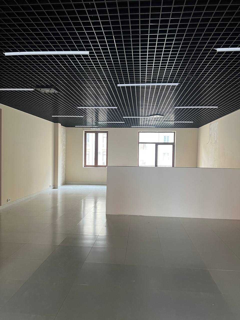 Магазин 2-этажа 272 м² по 136 м² Алайский рынок ремонт парковка общая