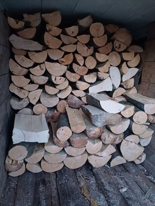 Vând lemne de foc  uscate sau verzi