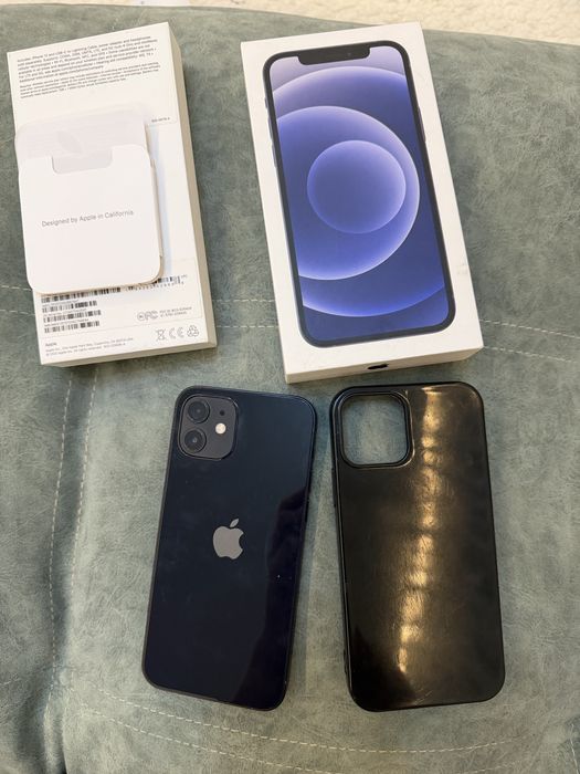 айфон 12 64гб все работает ничего не менялся