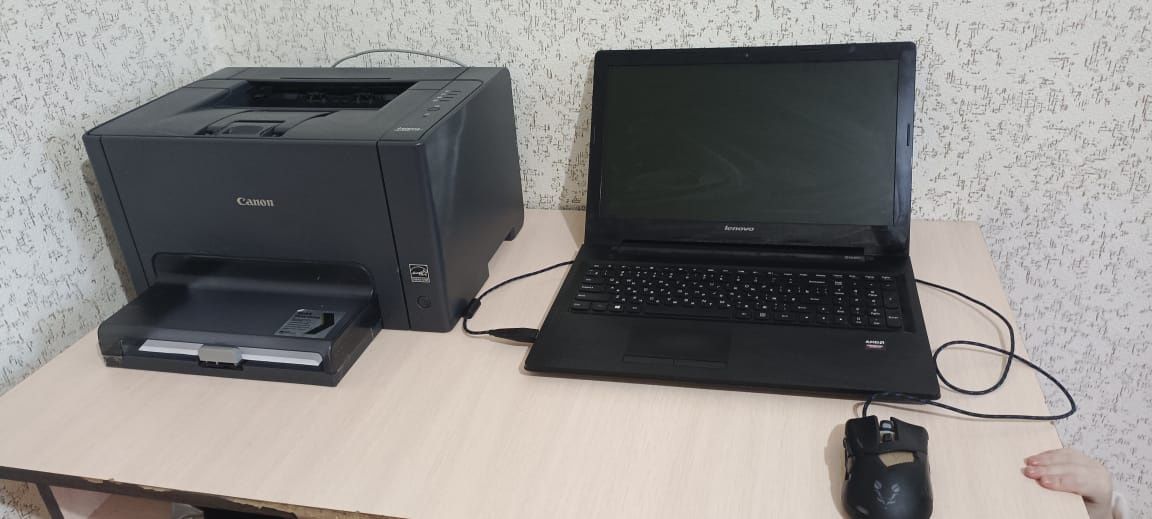Ноутбук с цветной лазерной принтер
