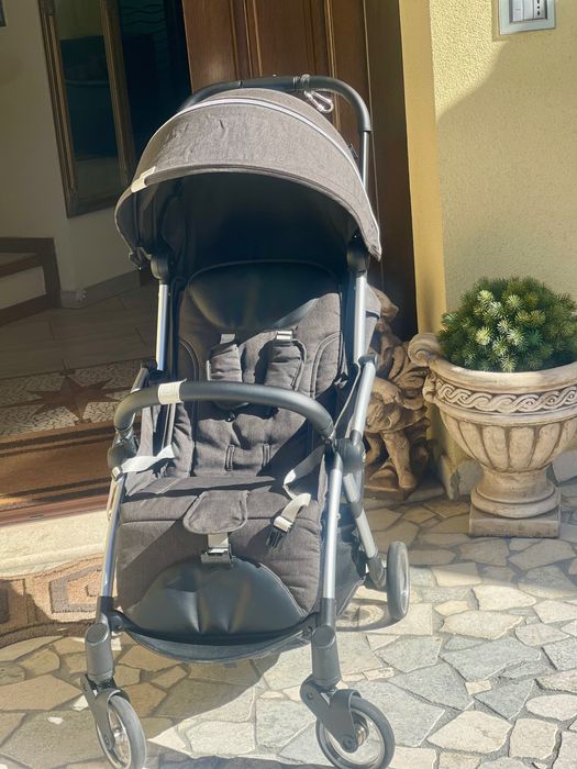Cărucior super compact impecabil