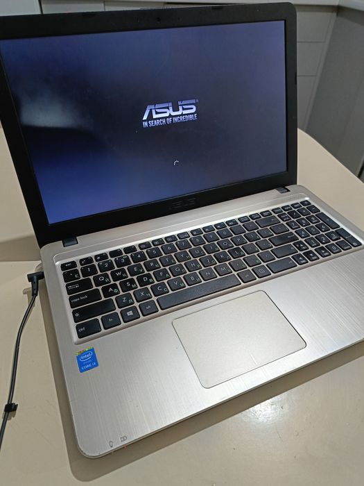 Срочно ноутбук ASUS X540L