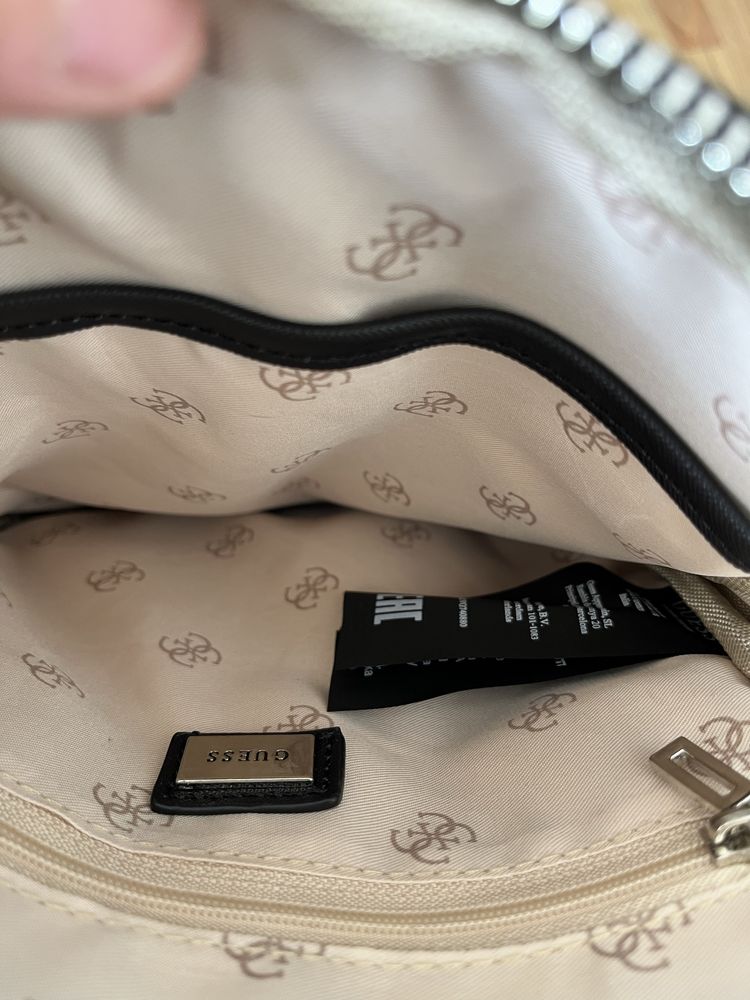 Продам срочно барсетку Guess